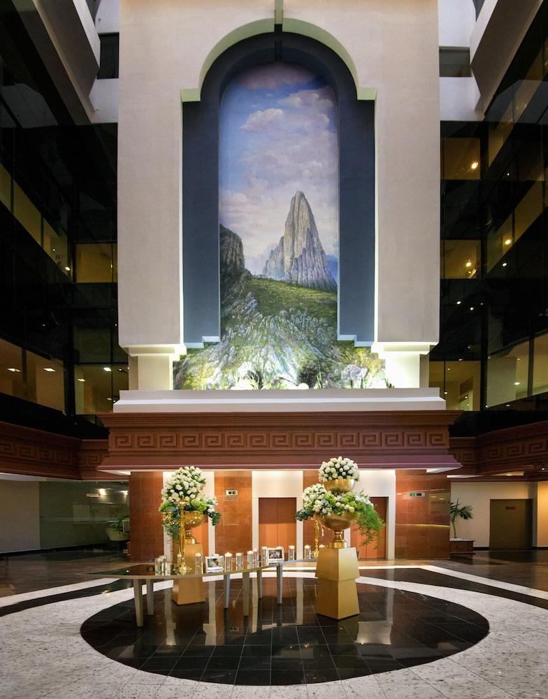 Krystal Monterrey Hotell Exteriör bild