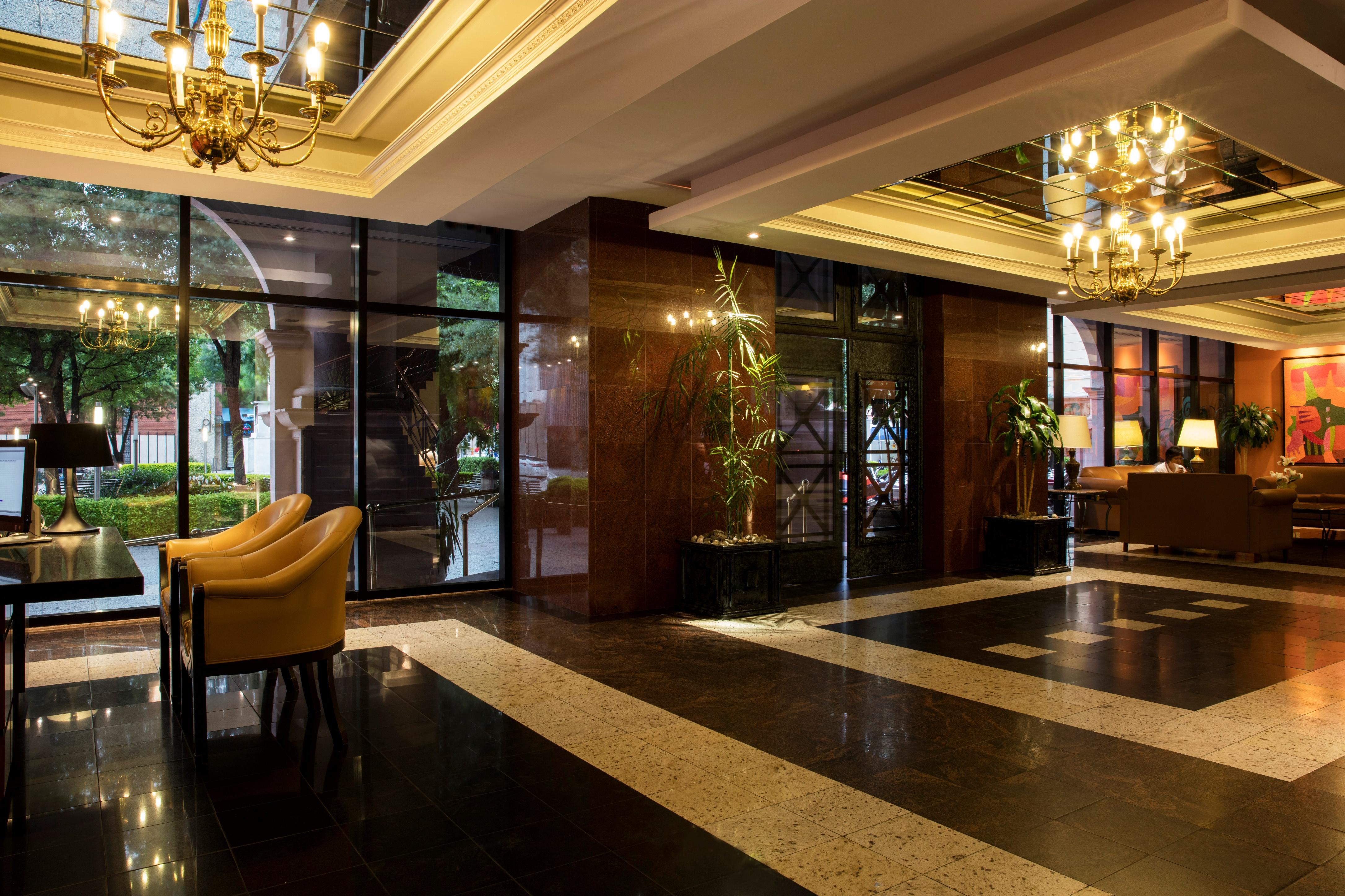 Krystal Monterrey Hotell Exteriör bild