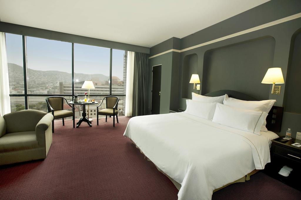 Krystal Monterrey Hotell Exteriör bild
